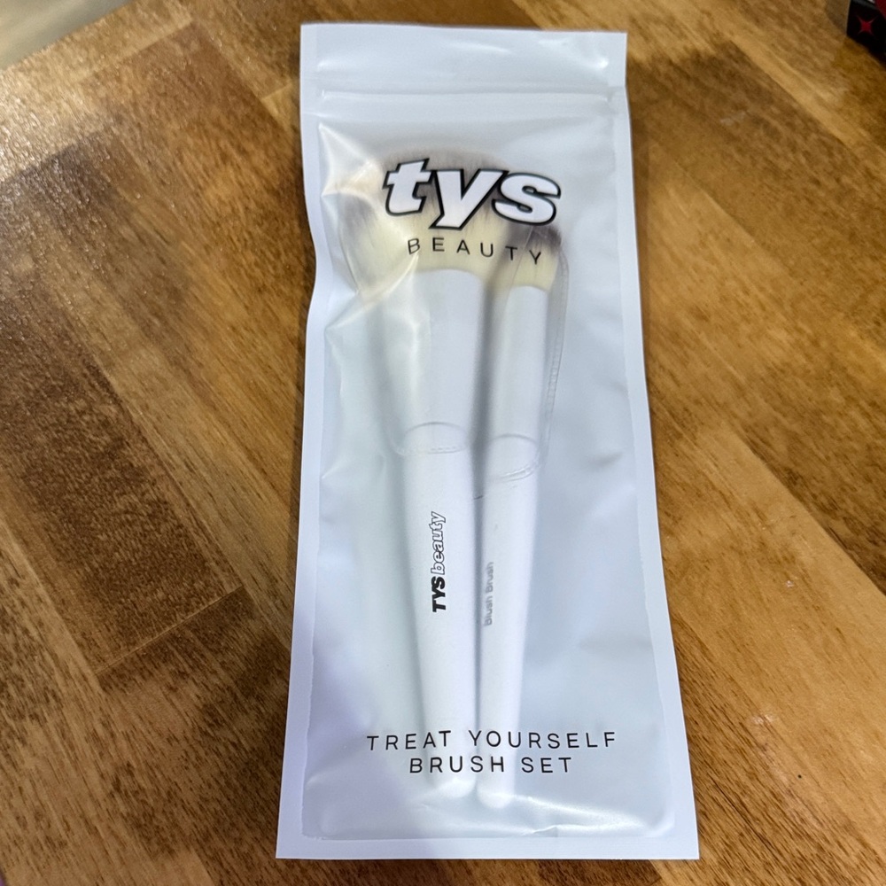 TYS Beauty Treat Yourself Brush Set – 2 Piece Makeup Brush Duo